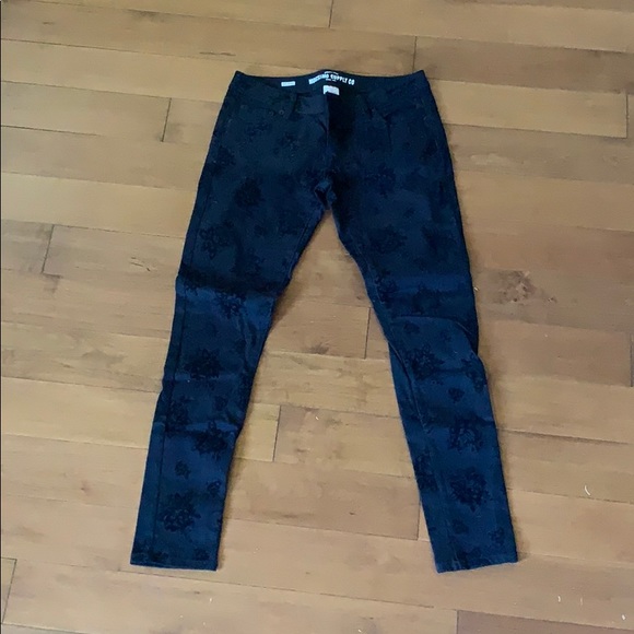 🛍 2 for $20 NWOT Black Jeans w/ Velvet Brocade - Picture 1 of 6